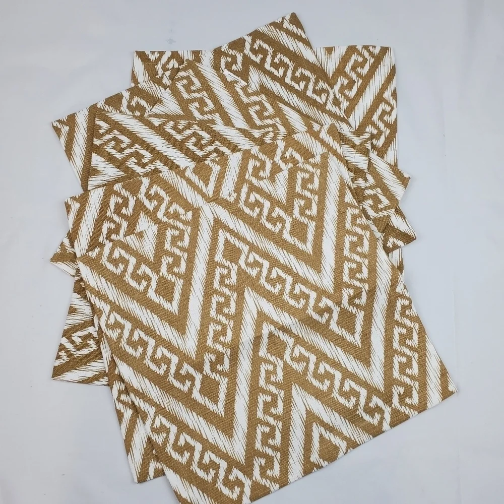 NWT Set of 6 tan &‎ white Chevron placemats